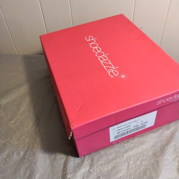 Shoe Dazzle White Floral Wedges 10 Sandals - Picture 10 of 10